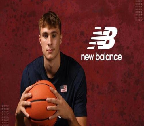 他們專賣“老頭鞋”，卻能簽下19歲NBA未來門面？