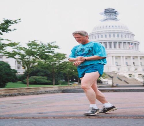 他們專賣“老頭鞋”，卻能簽下19歲NBA未來門面？
