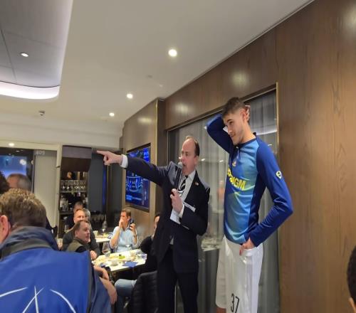 范德芬:教练赛季初希望我能进五个球我和罗梅罗是兄弟