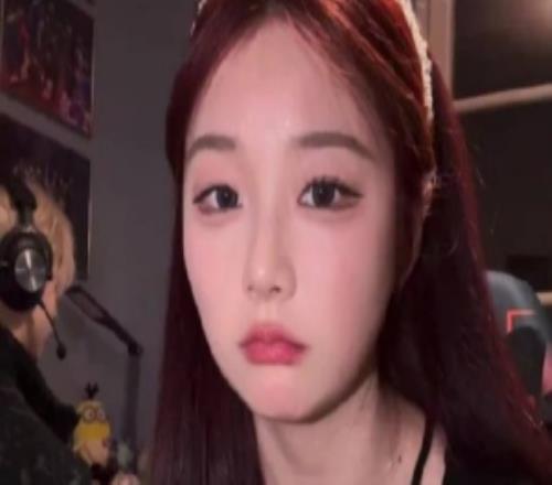 解說Kitty更新動態(tài)：和Hanssama一起打LOL