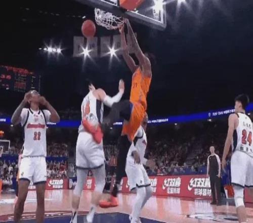 扣疯了!正负值+33!盖帽王彻底统治广东队