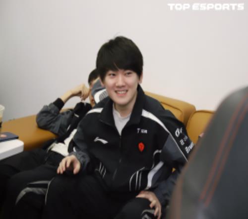 JackeyLove賽後更博:兄弟們打的好下把繼續加油!