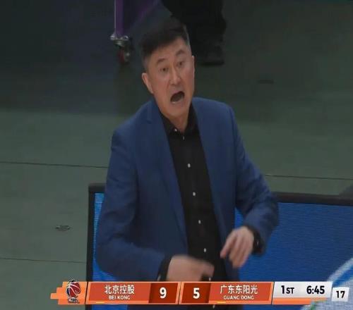 廣東男籃殘陣4分險(xiǎn)勝北控，薩姆納38+9薩林杰27+10，杜鋒戰(zhàn)術(shù)完勝