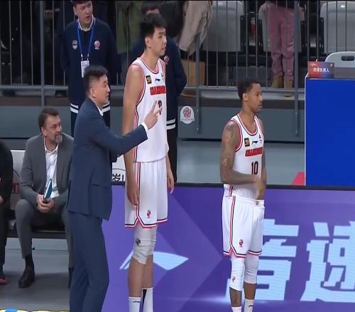 太適合廣東隊！CBA“全能中鋒”狂轟33+15，或被朱芳雨重金簽下