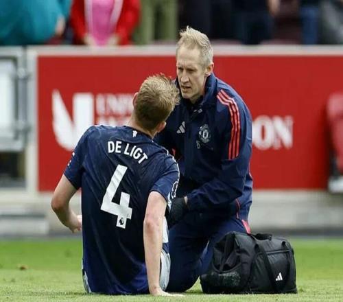 德里赫特曼联复出延期!卡里克解释卡塞米罗离队,欲阻枪手创纪录