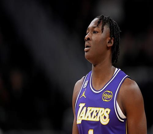 有点东西!湖人侧翼新星似乎是一名攻守兼备的全能型球员