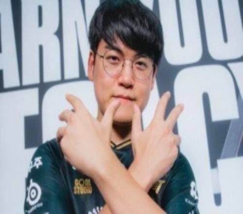 LOL官方发布决赛下路对位投票:Gumayusi以85%得票率获胜