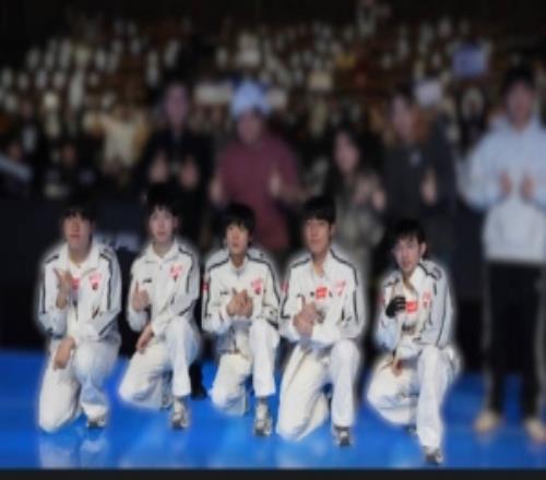 AL发布对阵JDGTES赛场VLOGHope：三天不吃饭只为之一战！