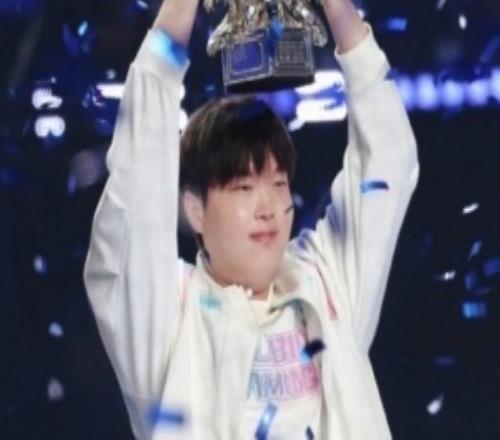 爆料人:HLE去年11月中当来lpl询价bin因为是核心人物又价高所以没谈成