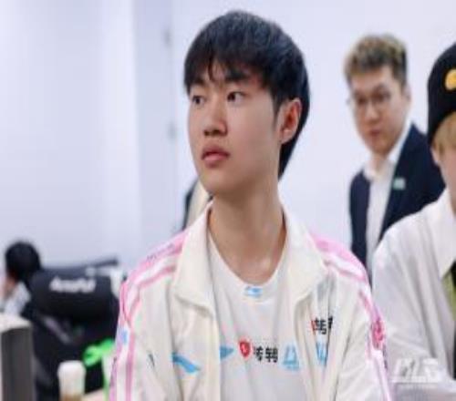 依旧国一中！Knight分均伤害伤转场均击杀等多项数据位列联赛第一