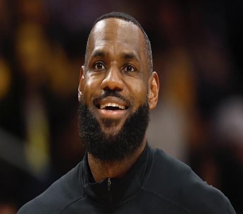 詹姆斯:能打圣诞大战是荣幸,虽然我想陪家人但也要全力以赴