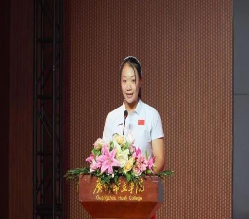 奧運冠軍劉詩穎現身廣州校園助陣體育節(jié)，鼓勵學生全面發(fā)展