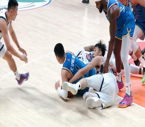 高诗岩惊艳3分,淘汰北京!CBA杯强强对话,1大外援引众怒:走吧