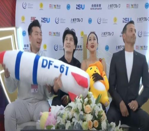 離譜！一個玩偶讓美聯社破防中國花滑選手遭國際滑聯調查