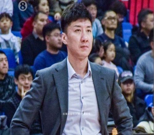下午四点!传出重磅消息:CBA冠军队主帅辞职,球迷:36计走为上