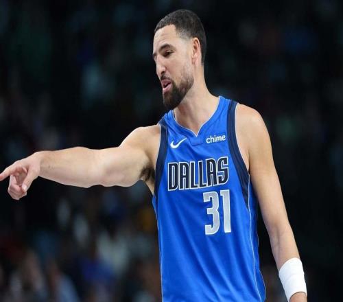 坏消息,克莱汤普森被列入伤病名单,将缺席对阵奇才的比赛