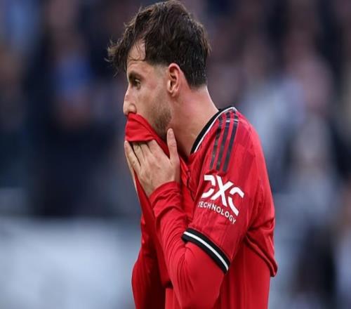 邮报:芒特多次遭恐同辱骂,一19岁热刺球迷上周涉嫌辱骂被捕