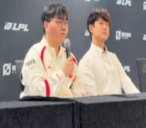 JiaQi：我覺得打WBG也沒什麽特別的想對fengyue說一起加油吧！