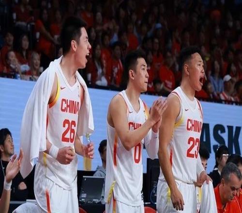 从中国男篮惊险逆转台北队的过程看:周琦在国家队尚有一席之地