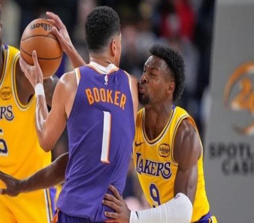 NBA季前赛湖人81比103不敌太阳，东詹缺阵里夫斯20分，布朗尼12中1，布克24+7
