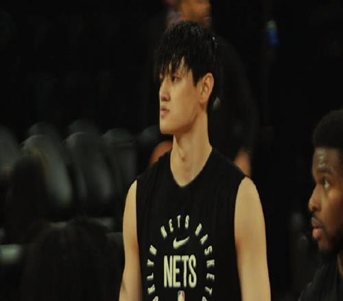 篮网赢了,但球迷输了!非主角却贡献两个热搜,曾凡博无缘NBA