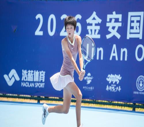 恭喜！中国女网14岁新星闪耀成人赛蜕变：追赶郑钦文王欣瑜