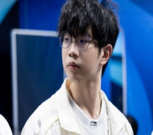 IG超话热议：这ad是人啊那局游戏不是3分钟对线直接玩不了了