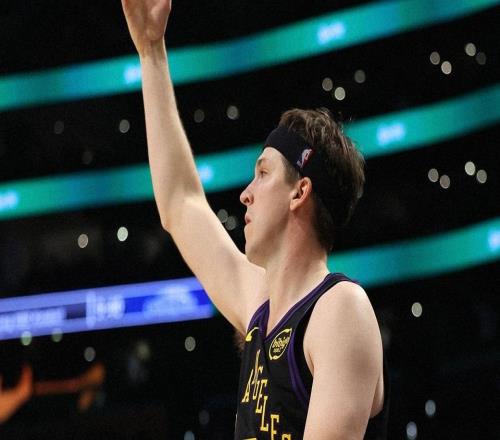 太强!东契奇里夫斯合砍62分,湖人升西部第4!詹姆斯成短板