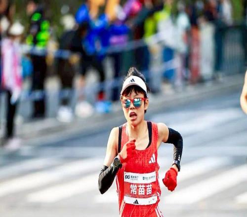 上海半马PB115从安徽村庄到上体大研究生，贷款读书的常苗苗用奔跑改变命运