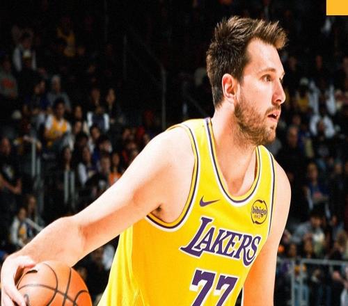 湖人无缘16分逆转,终结9连胜!东契奇32分6助,斯玛特不可替代