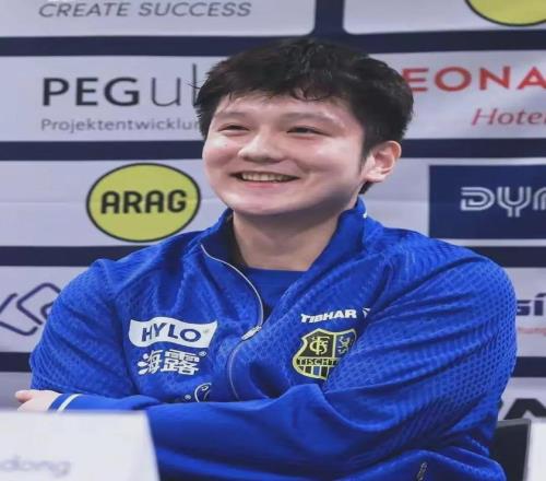 小胖：别回来、别往后看、别写信，不要输给乡愁，把我们都忘掉！