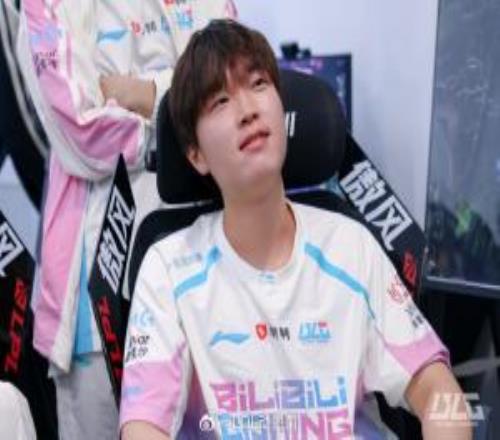 我会打爆LPL所有上单！Bin单杀数、对位补刀差、场均镀层数等多项数据位列联赛第一