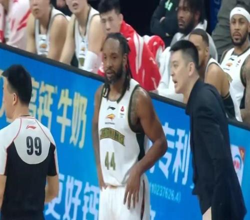 爆料楊鳴面臨被重罰，裁判也面臨被處罰，CBA又成為大笑話