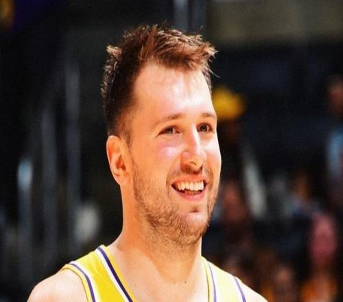 赛季前2场均达成得分40+篮板10+助攻5+,东契奇成NBA历史首人