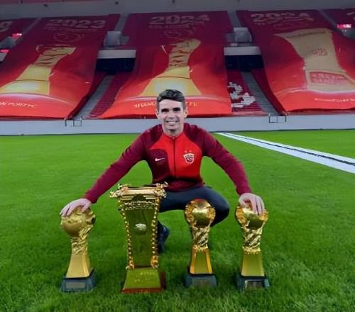 他是上港第一個冒頭的07後，曾跟王鈺棟齊名，如今卻銷聲匿跡