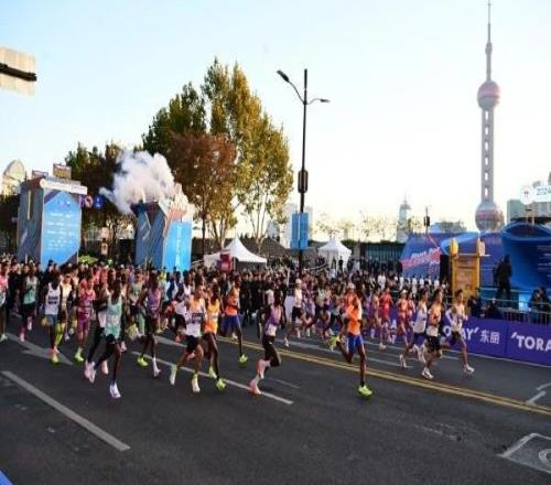 上海马拉松报名人数达31万人创国内纪录，中签率约为7.2%