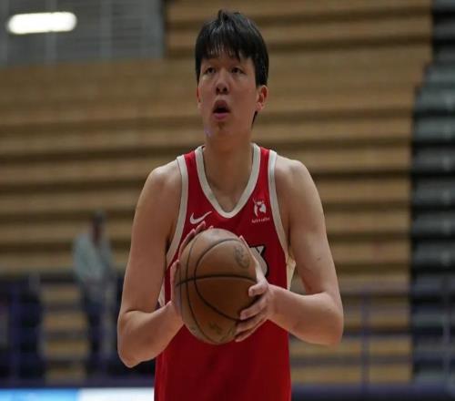 首秀11分12篮板!还是打得太差了,杨瀚森