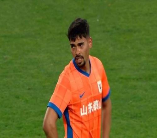 馬德魯加留隊(duì)不穩(wěn)，泰山補(bǔ)2位置可爭(zhēng)冠韓鵬不是名義主帥B隊(duì)重組