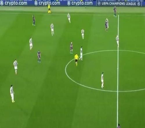 何意味在26落后的情況下，紐卡派上博特曼改打五后衛(wèi)