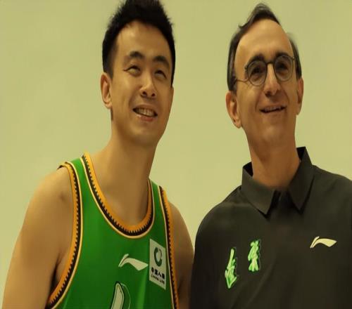 遼籃凱旋！數千球迷接機，傳統強隊絕不會給山東隊任何喘息的機會