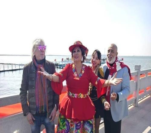 300余名冬泳健儿竞逐元荡湖青浦挥毫写就“水文章”