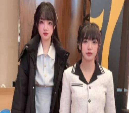 主持人周敢敢更新動態：冷臉萌這塊