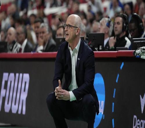 盡管拒絕了湖人隊，康涅狄格大學的丹赫爾利是否仍將執教NBA
