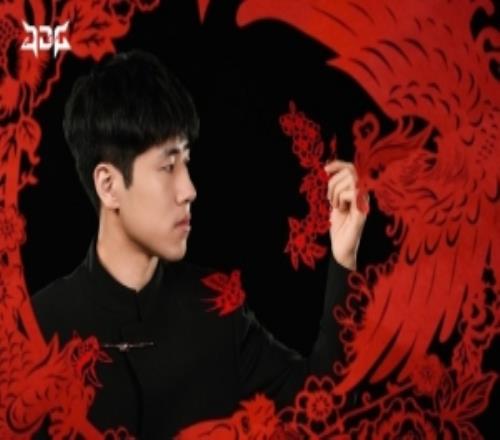 JDG分享GALA新年主题照片：春光随步至，骏影入云腾