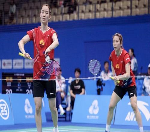 十五运会羽毛球赛挥拍,香港队取得成年组男团附加赛胜利