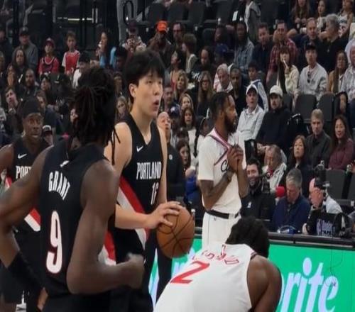 获NBA客场首分,杨瀚森半场4分20秒得2分1板0失误,罚球2中2