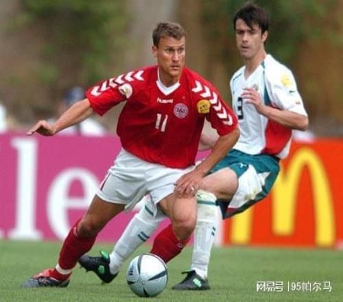 20岁系统训练，，，，，，22岁差点退役，，，，，，29岁拿金靴，，，，，，错失德甲冠军一生痛
