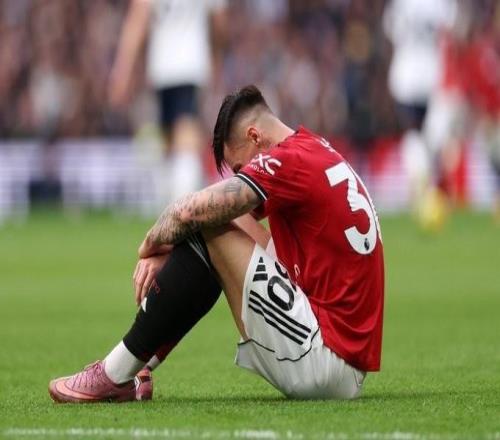 罗马诺:谢什科伤情预计很快公布,曼联认为不会是严重问题