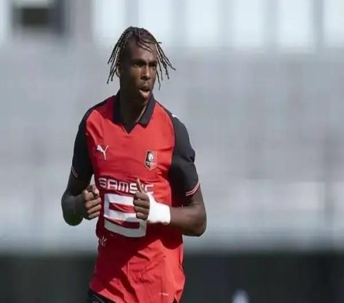 记者:切尔西和利物浦都在谈雅凯,雷恩坚称冬窗不放人