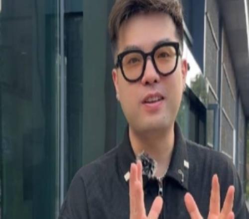 主持人劉航：司儀線下影院包場一個小廳一起線下觀賽支持IG